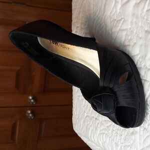 * FIONI ISIS Style Satin Open Toe With Rose Heels, Night Black Size 7.5 Like New